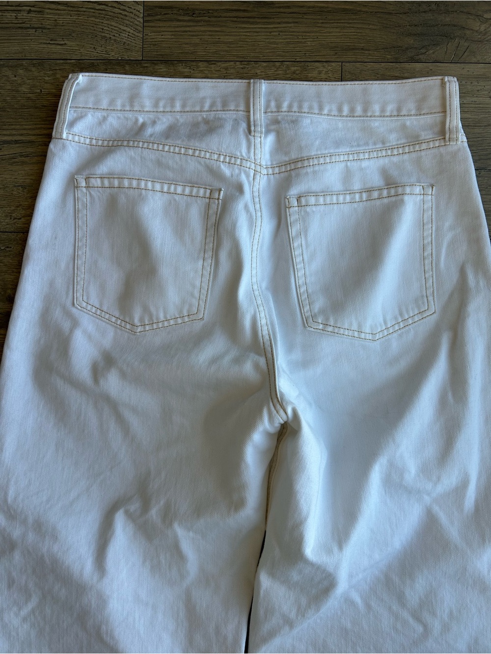GAP Women’s White Relaxed Straight Jeans - Picture 9 of 10